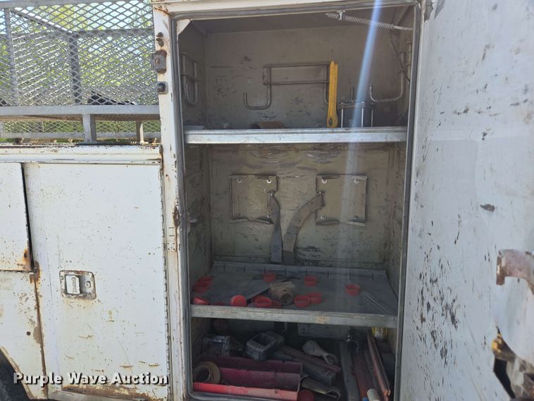 image for item EC4244 2004 Freightliner M2 106 utility / service truck