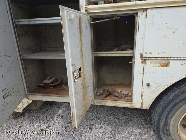 image for item EC4244 2004 Freightliner M2 106 utility / service truck