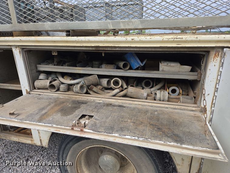 image for item EC4244 2004 Freightliner M2 106 utility / service truck