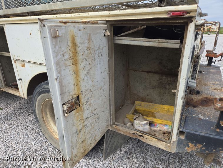 image for item EC4244 2004 Freightliner M2 106 utility / service truck