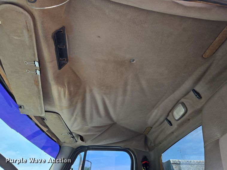 image for item EC4244 2004 Freightliner M2 106 utility / service truck