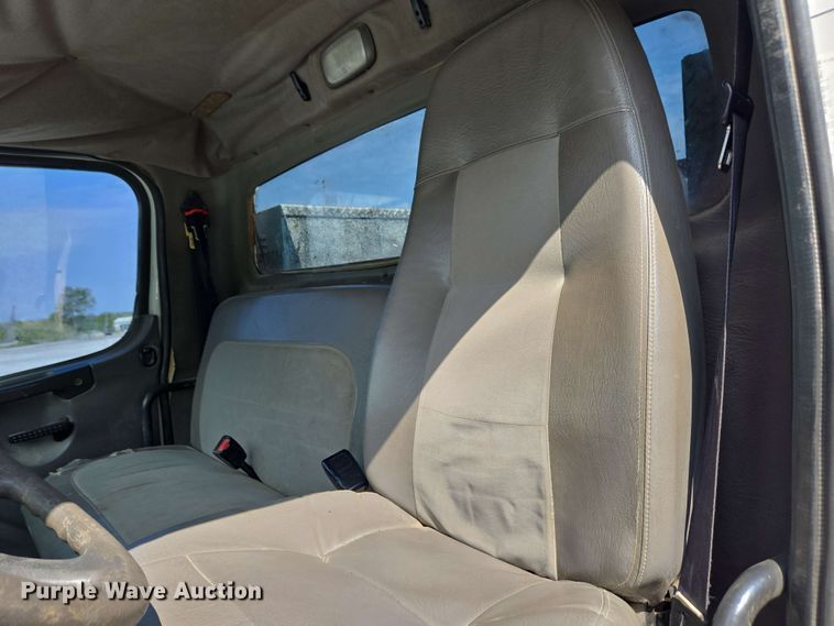 image for item EC4244 2004 Freightliner M2 106 utility / service truck