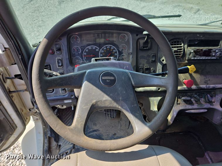 image for item EC4244 2004 Freightliner M2 106 utility / service truck