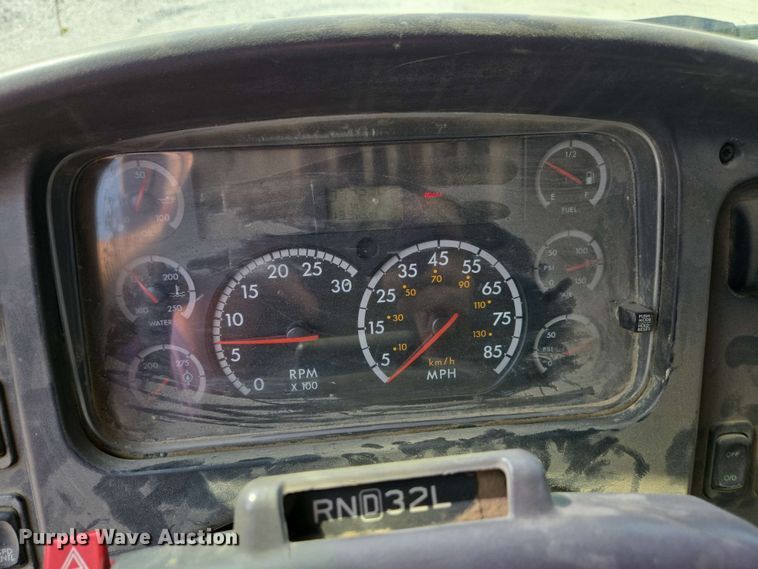 image for item EC4244 2004 Freightliner M2 106 utility / service truck