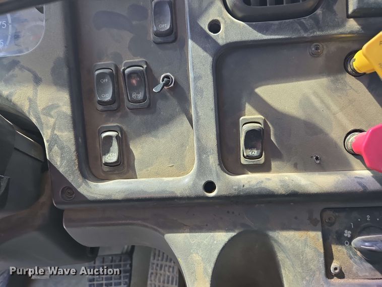 image for item EC4244 2004 Freightliner M2 106 utility / service truck