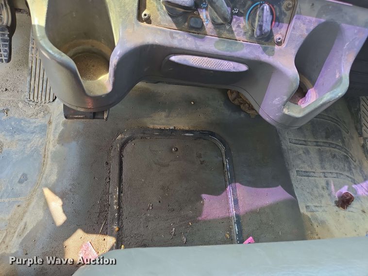 image for item EC4244 2004 Freightliner M2 106 utility / service truck