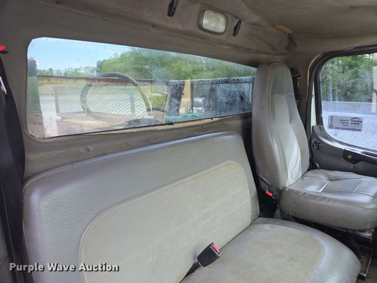 image for item EC4244 2004 Freightliner M2 106 utility / service truck