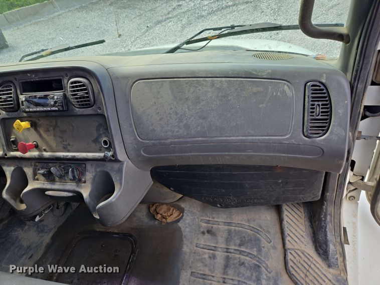 image for item EC4244 2004 Freightliner M2 106 utility / service truck