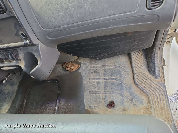 image for item EC4244 2004 Freightliner M2 106 utility / service truck