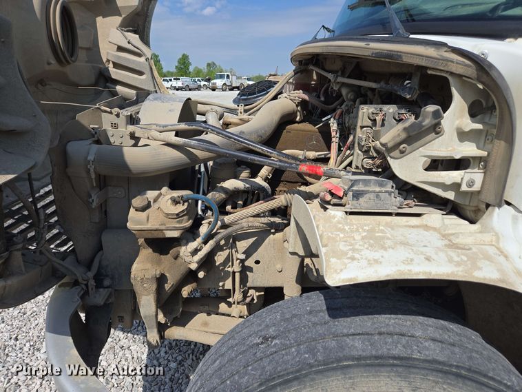 image for item EC4244 2004 Freightliner M2 106 utility / service truck