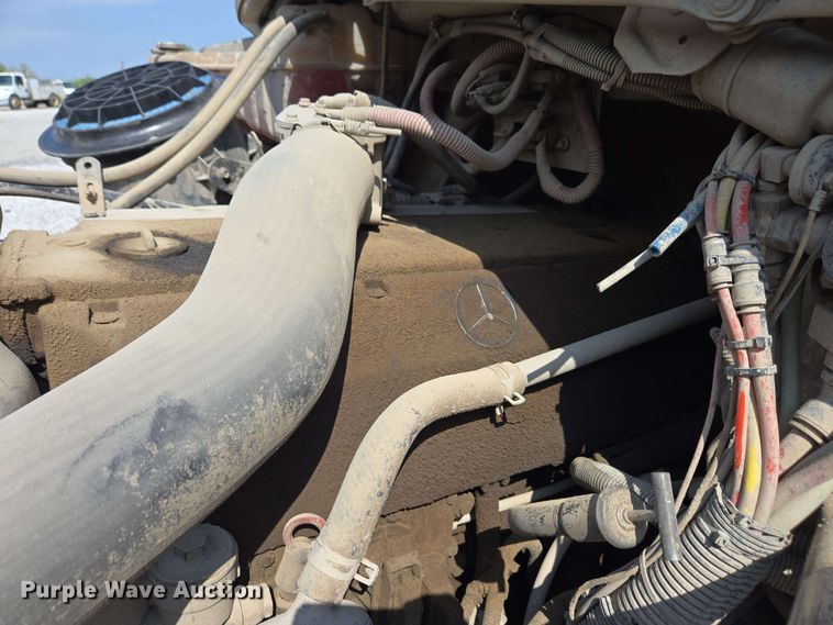 image for item EC4244 2004 Freightliner M2 106 utility / service truck