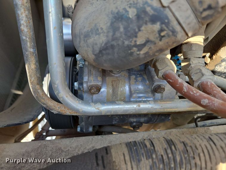 image for item EC4244 2004 Freightliner M2 106 utility / service truck