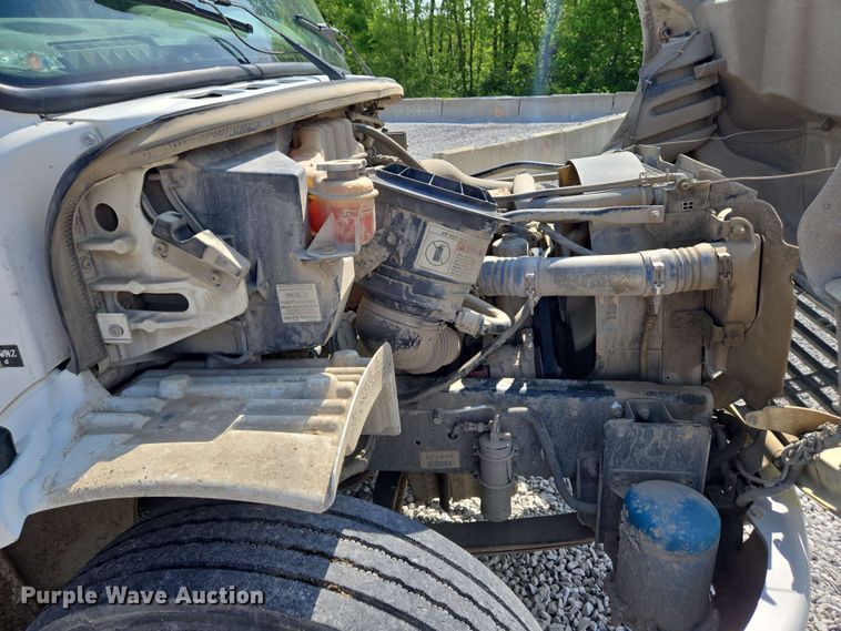 image for item EC4244 2004 Freightliner M2 106 utility / service truck