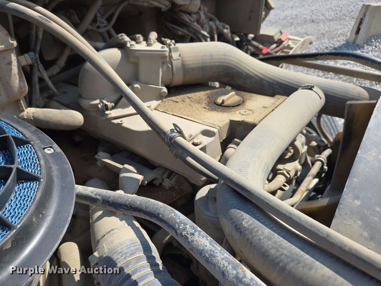 image for item EC4244 2004 Freightliner M2 106 utility / service truck