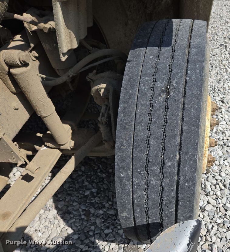 image for item EC4244 2004 Freightliner M2 106 utility / service truck