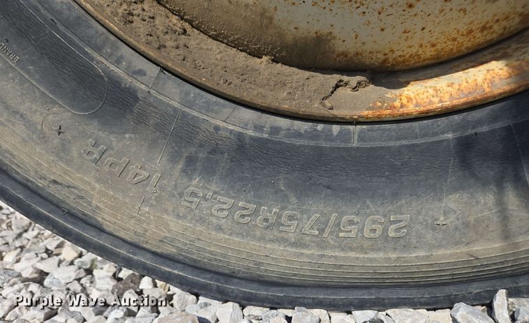 image for item EC4244 2004 Freightliner M2 106 utility / service truck