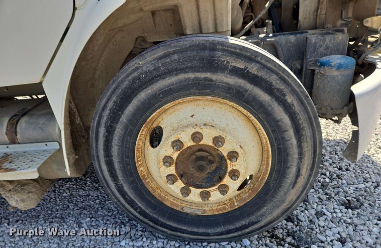 image for item EC4244 2004 Freightliner M2 106 utility / service truck