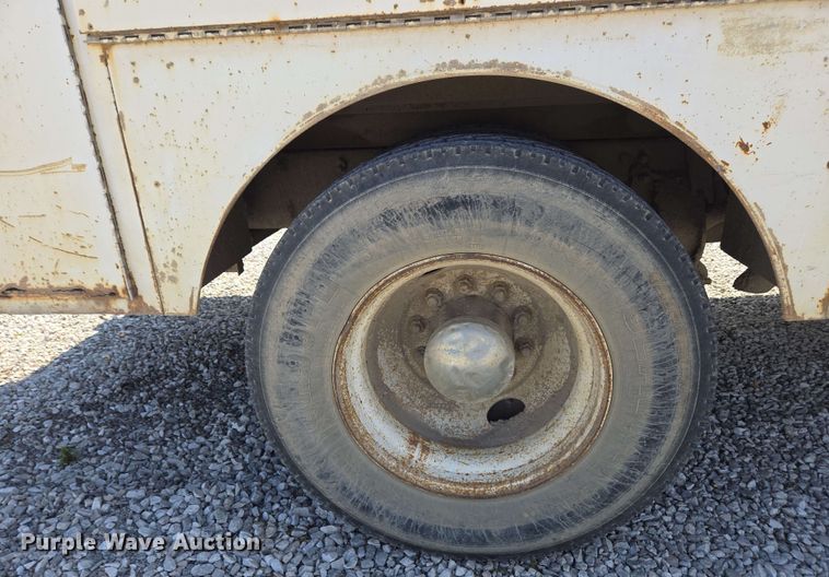 image for item EC4244 2004 Freightliner M2 106 utility / service truck