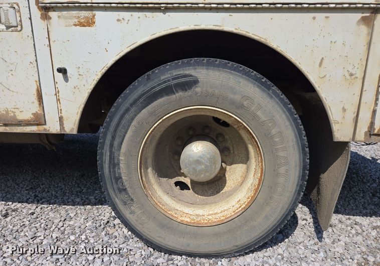 image for item EC4244 2004 Freightliner M2 106 utility / service truck