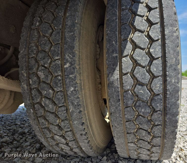 image for item EC4244 2004 Freightliner M2 106 utility / service truck