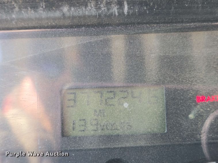 image for item EC4244 2004 Freightliner M2 106 utility / service truck