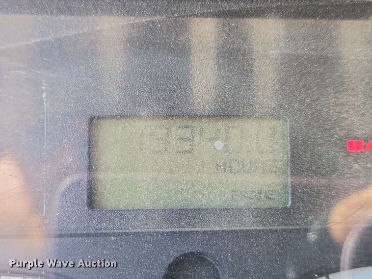 image for item EC4244 2004 Freightliner M2 106 utility / service truck