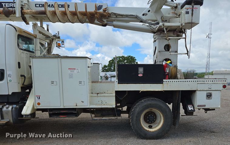 image for item ED1974 2015 Freightliner Business Class M2 digger derrick truck