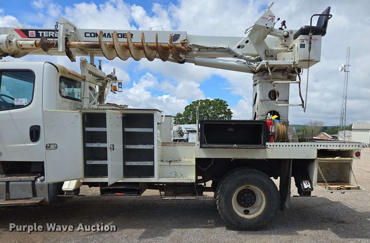 image for item ED1974 2015 Freightliner Business Class M2 digger derrick truck