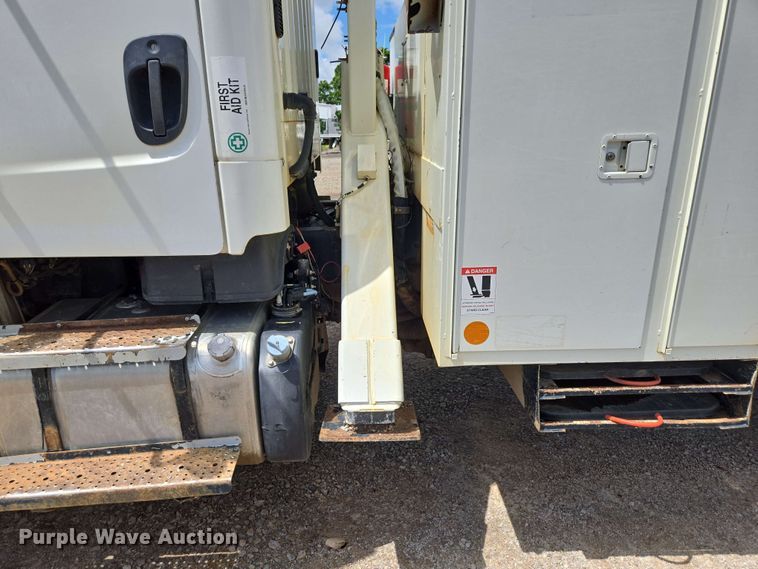 image for item ED1974 2015 Freightliner Business Class M2 digger derrick truck