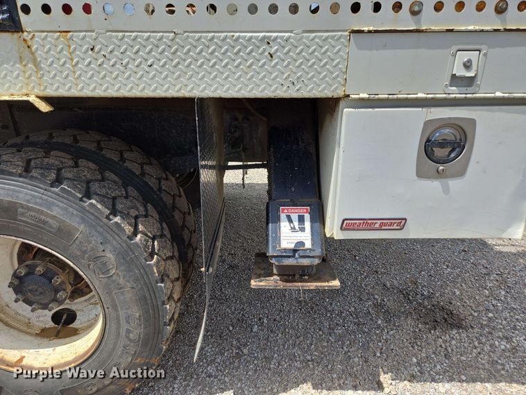 image for item ED1974 2015 Freightliner Business Class M2 digger derrick truck