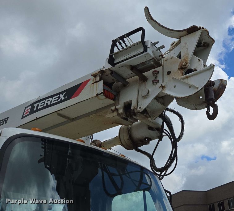 image for item ED1974 2015 Freightliner Business Class M2 digger derrick truck