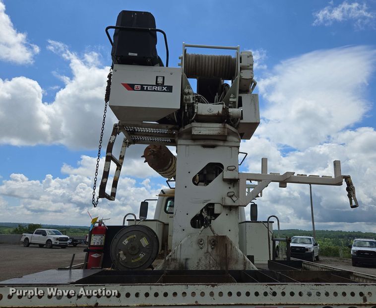 image for item ED1974 2015 Freightliner Business Class M2 digger derrick truck