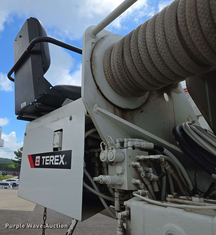 image for item ED1974 2015 Freightliner Business Class M2 digger derrick truck