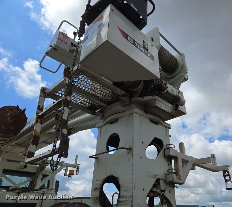 image for item ED1974 2015 Freightliner Business Class M2 digger derrick truck