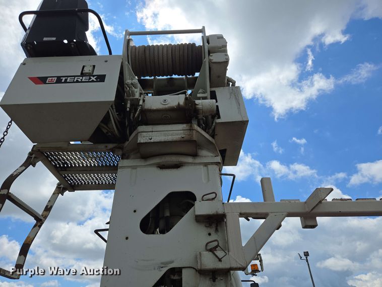 image for item ED1974 2015 Freightliner Business Class M2 digger derrick truck