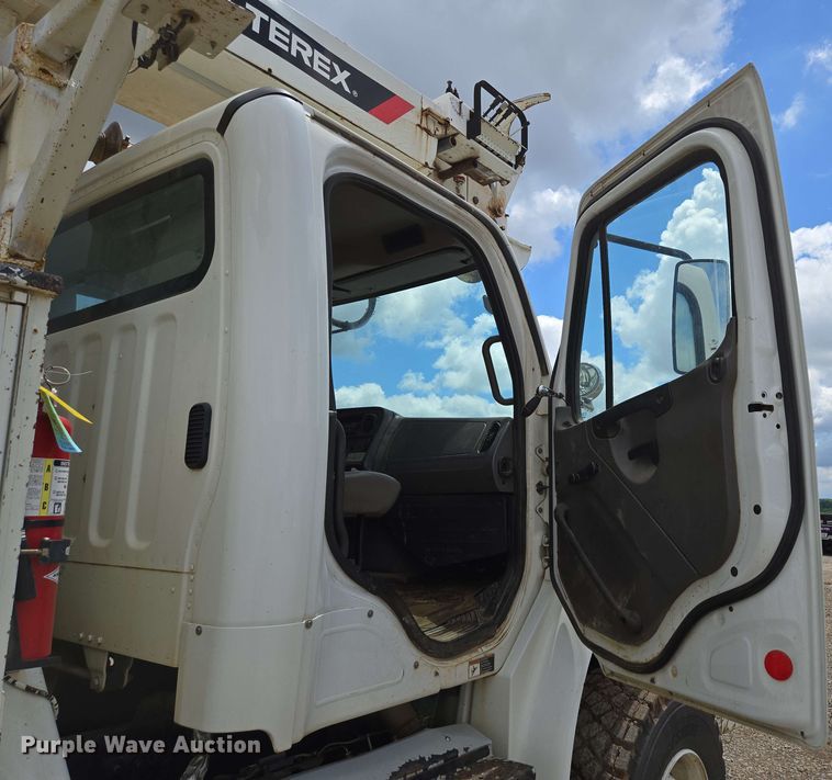image for item ED1974 2015 Freightliner Business Class M2 digger derrick truck