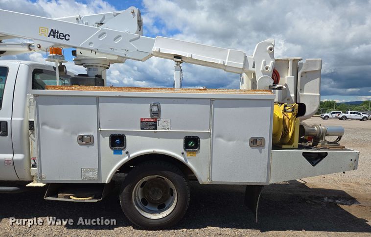 image for item ED1977 2015 Ford F550 Super Duty XL bucket truck