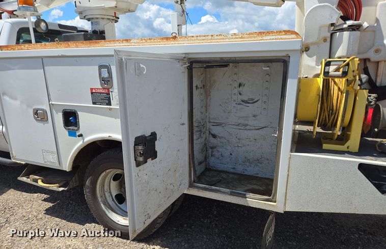image for item ED1977 2015 Ford F550 Super Duty XL bucket truck