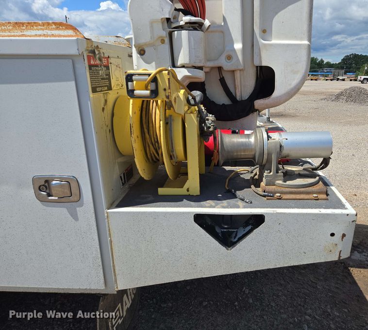 image for item ED1977 2015 Ford F550 Super Duty XL bucket truck