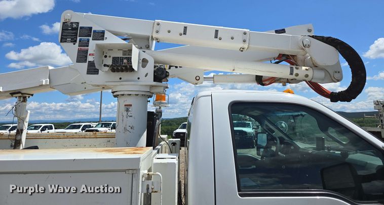 image for item ED1977 2015 Ford F550 Super Duty XL bucket truck