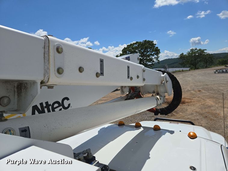 image for item ED1977 2015 Ford F550 Super Duty XL bucket truck