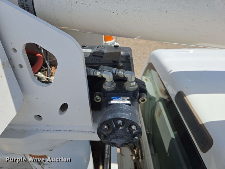 image for item ED1977 2015 Ford F550 Super Duty XL bucket truck