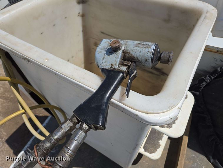 image for item ED1977 2015 Ford F550 Super Duty XL bucket truck