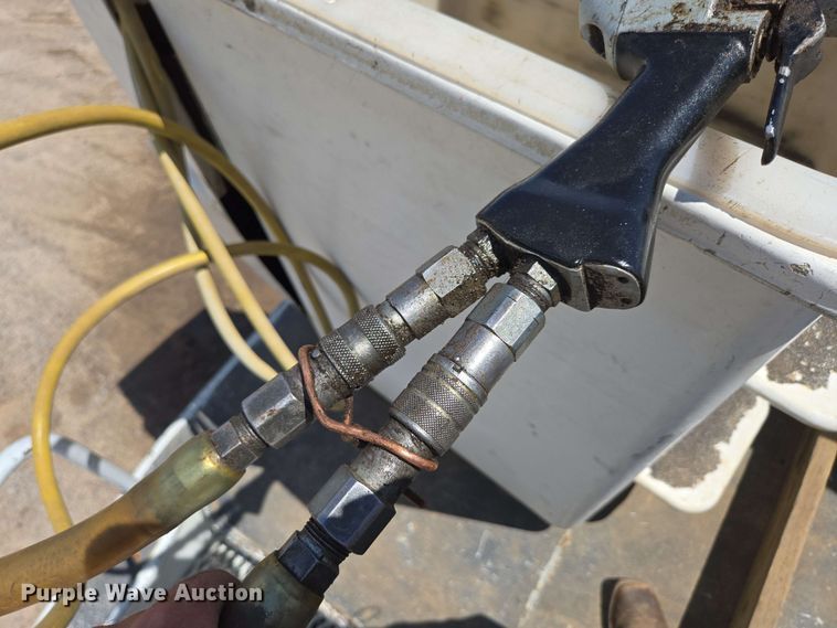 image for item ED1977 2015 Ford F550 Super Duty XL bucket truck