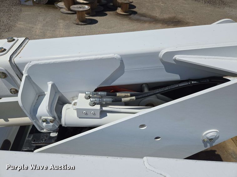 image for item ED1977 2015 Ford F550 Super Duty XL bucket truck