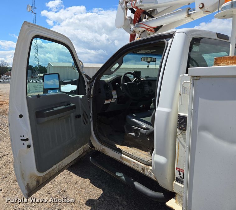 image for item ED1977 2015 Ford F550 Super Duty XL bucket truck