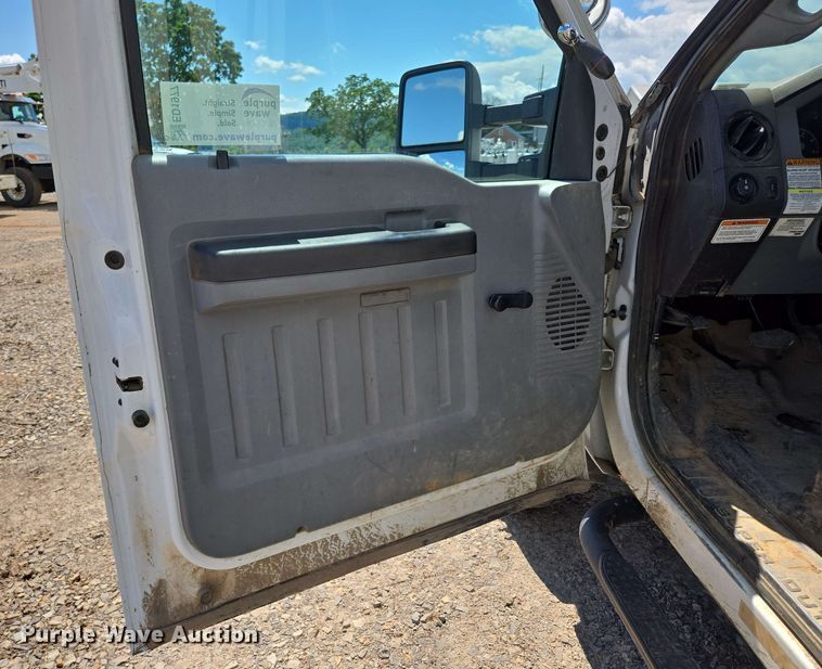 image for item ED1977 2015 Ford F550 Super Duty XL bucket truck