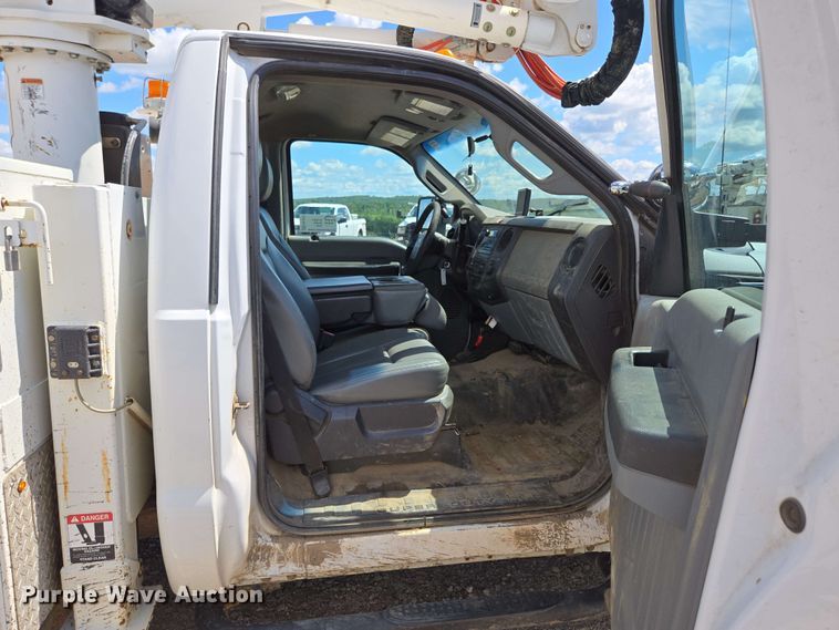 image for item ED1977 2015 Ford F550 Super Duty XL bucket truck