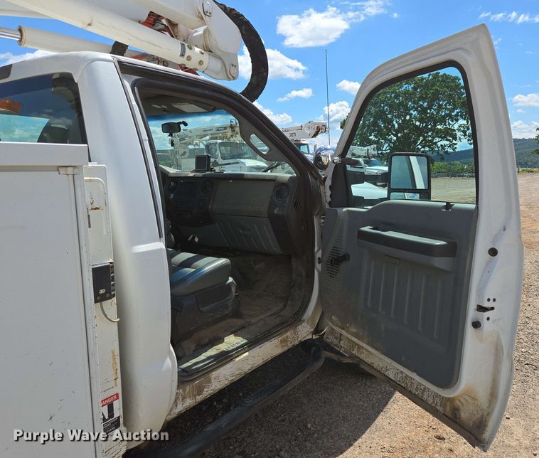 image for item ED1977 2015 Ford F550 Super Duty XL bucket truck