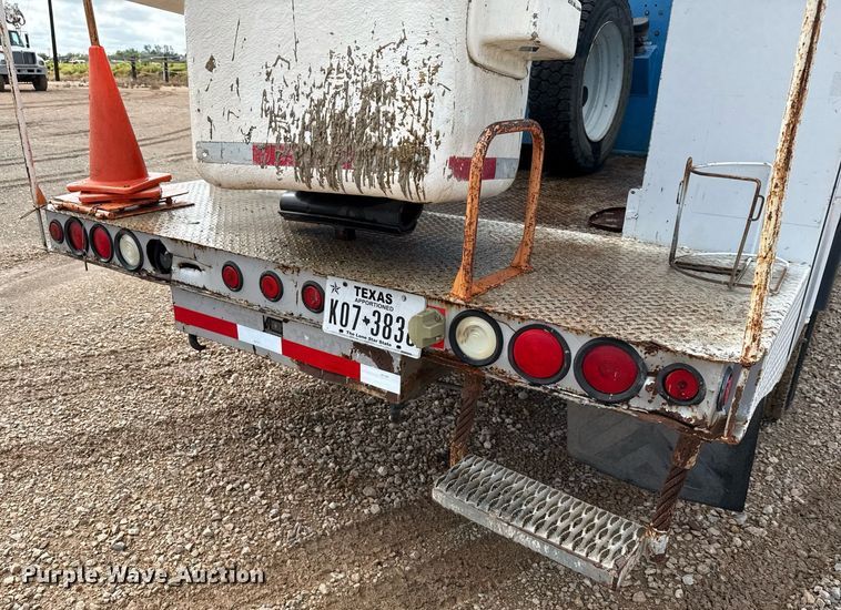 image for item ED5623 2007 Ford F550 Super Duty XL bucket truck